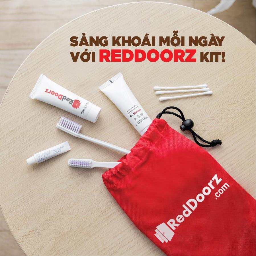 Reddoorz Near Nguyen Hue Walking Street 2 - Dorms Available Хошимин Экстерьер фото