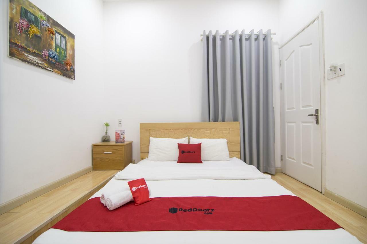 Reddoorz Near Nguyen Hue Walking Street 2 - Dorms Available Хошимин Экстерьер фото