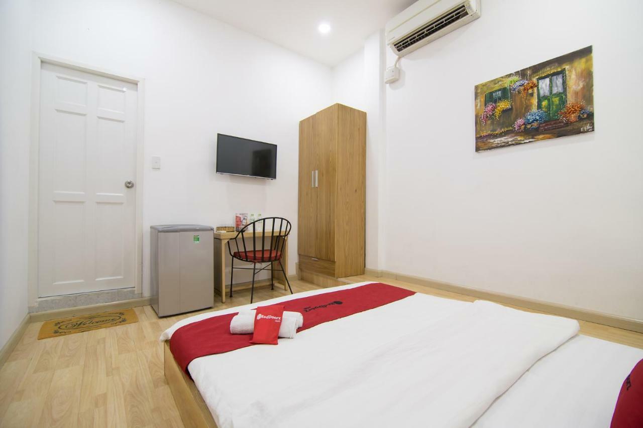 Reddoorz Near Nguyen Hue Walking Street 2 - Dorms Available Хошимин Экстерьер фото