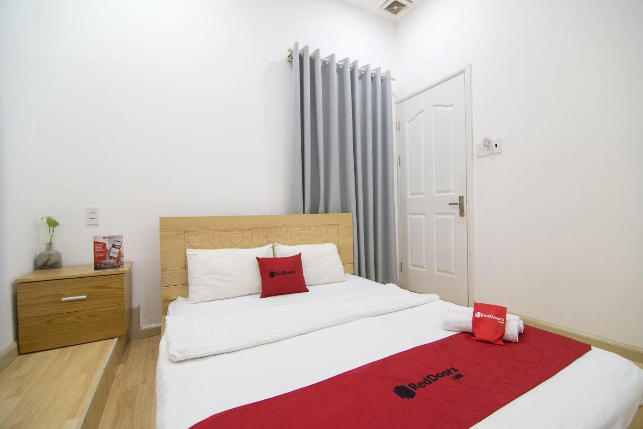 Reddoorz Near Nguyen Hue Walking Street 2 - Dorms Available Хошимин Экстерьер фото
