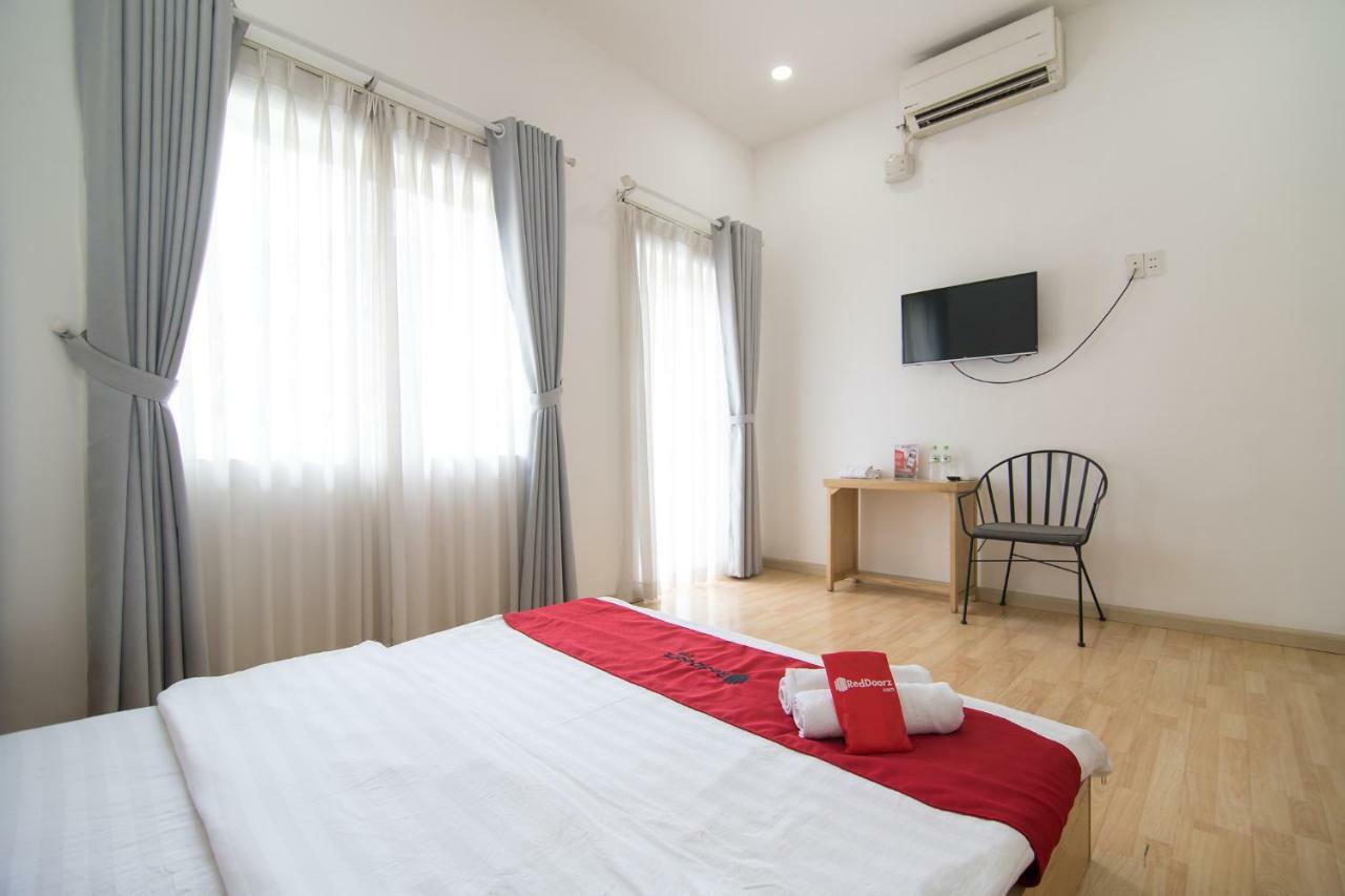 Reddoorz Near Nguyen Hue Walking Street 2 - Dorms Available Хошимин Экстерьер фото