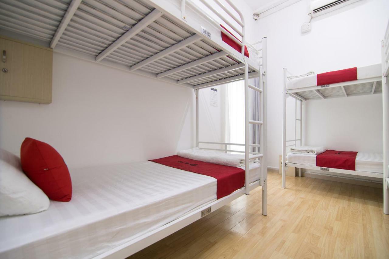 Reddoorz Near Nguyen Hue Walking Street 2 - Dorms Available Хошимин Экстерьер фото