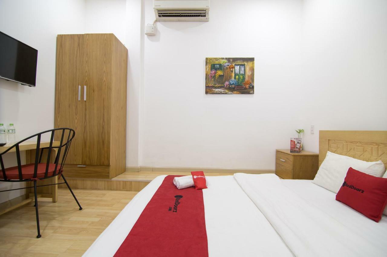 Reddoorz Near Nguyen Hue Walking Street 2 - Dorms Available Хошимин Экстерьер фото