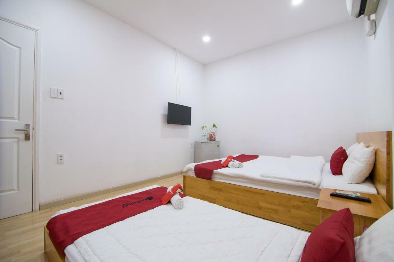 Reddoorz Near Nguyen Hue Walking Street 2 - Dorms Available Хошимин Экстерьер фото