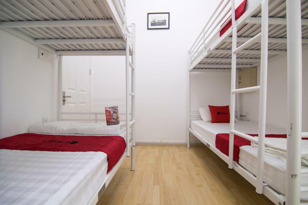 Reddoorz Near Nguyen Hue Walking Street 2 - Dorms Available Хошимин Экстерьер фото
