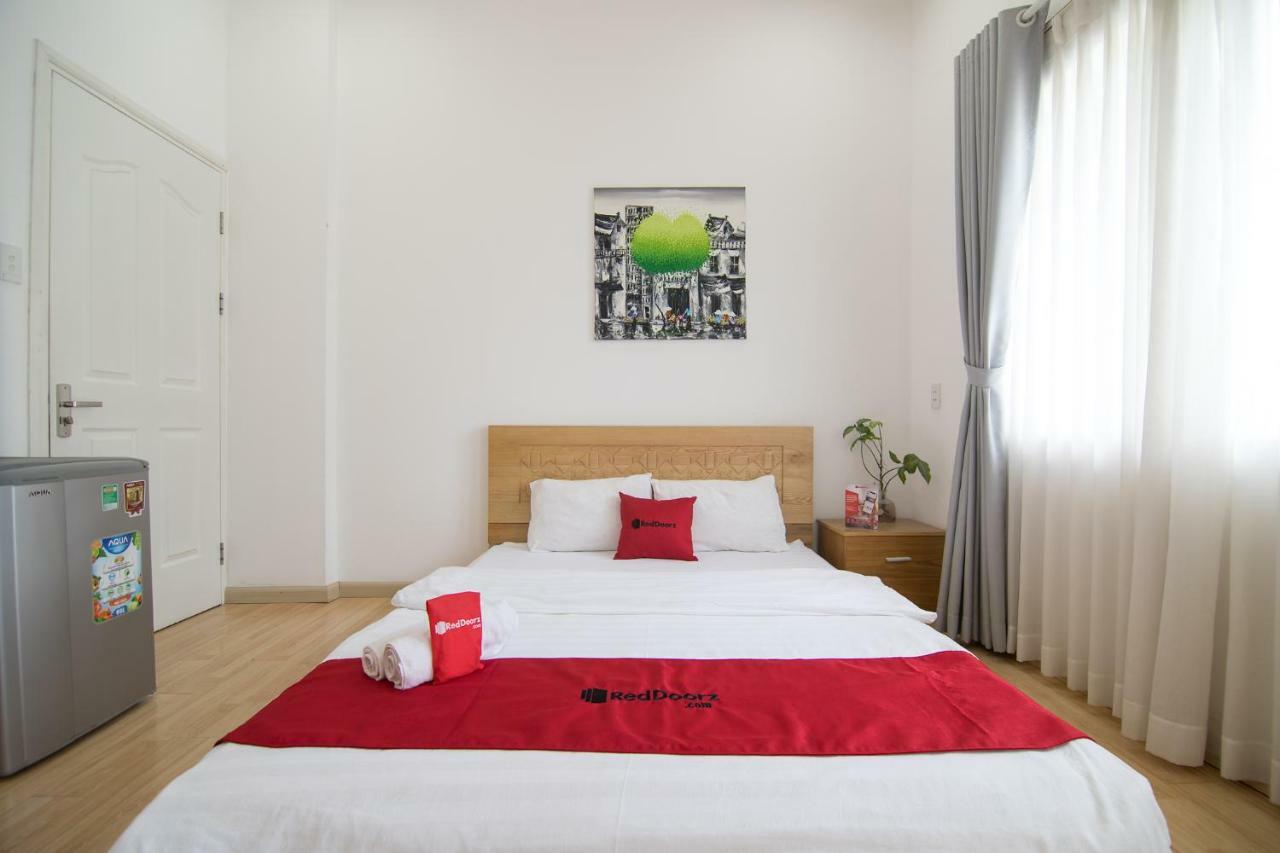 Reddoorz Near Nguyen Hue Walking Street 2 - Dorms Available Хошимин Экстерьер фото